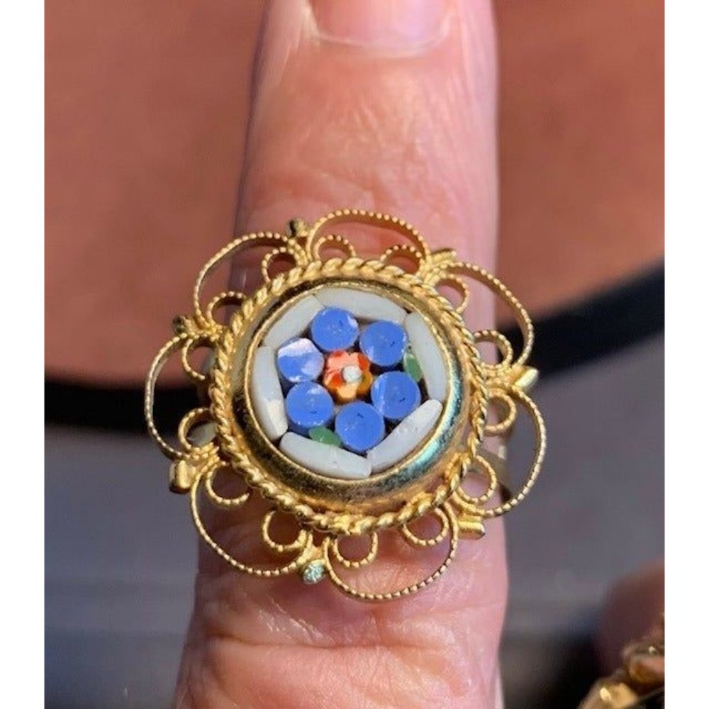 Fun rings, various sizes and design. - Picture 3 of 7